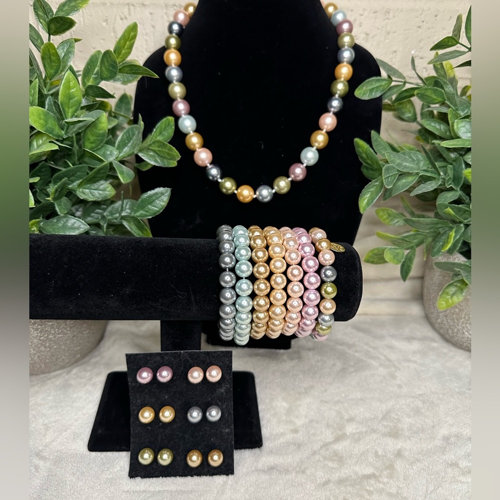 Kenneth Jay Lane Multicolor Faux Pearl Set. (1)Necklace(7)Bracelets(6)Earrings.